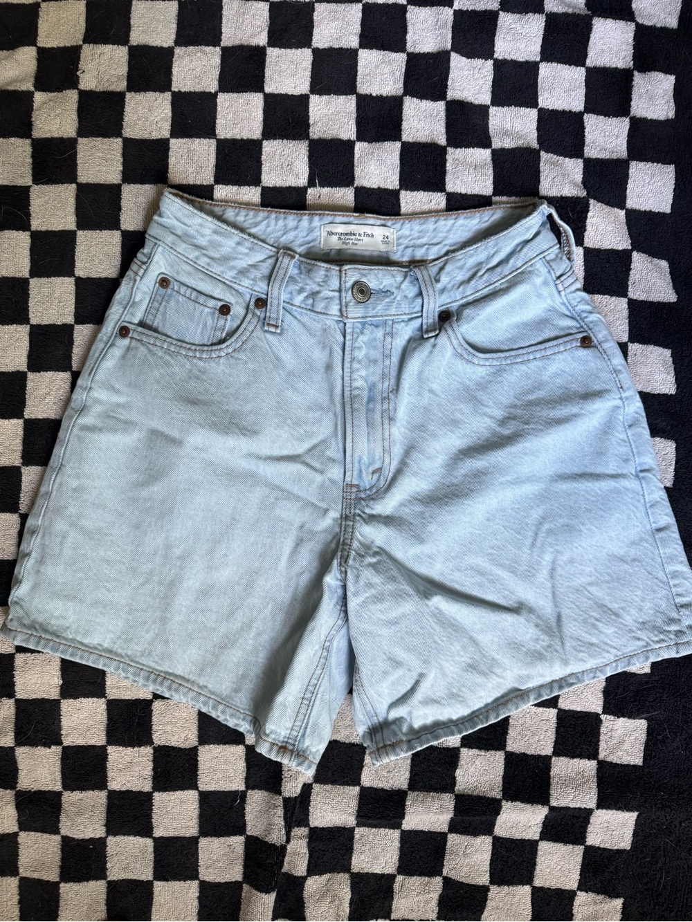 Abercrombie & Fitch Curve Love The Loose Short High-Rise Light Wash Denim 24